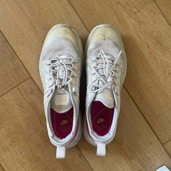 NSW Air Max Axis Athletic Shoes - Picture 4 of 7